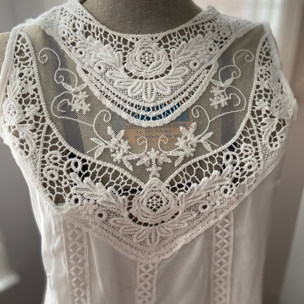 NWT Lovely Off White Embroidered Sleeveless Top M - Picture 12 of 16